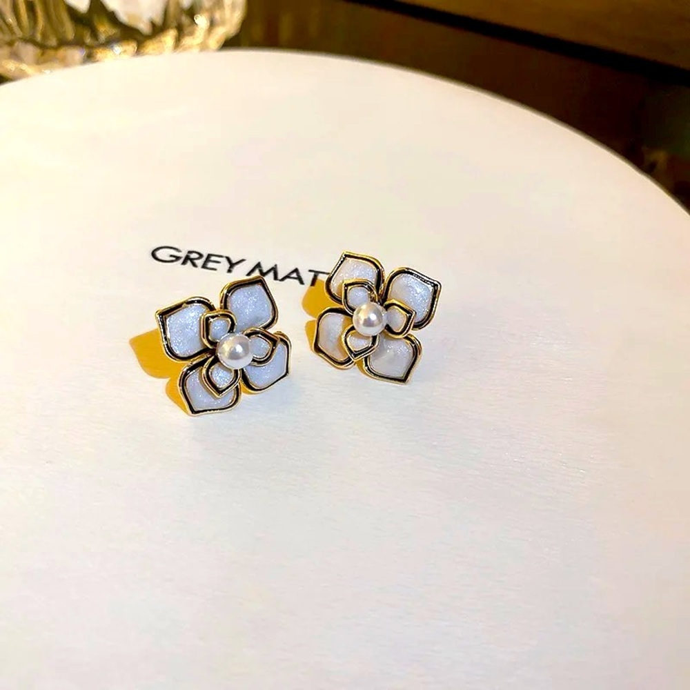 Modern Flower White and Gold Earrings with Central Pearl